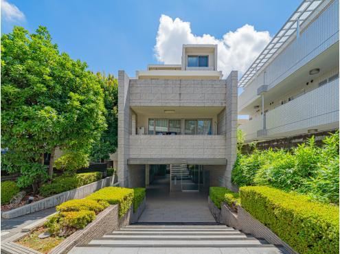 2LDK apartment in Shibuya Ward, Tokyo - Photo 1