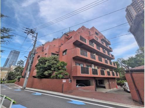 2LDK apartment in Minato Ward, Tokyo - Photo 1