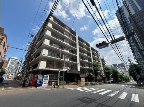 3LDK apartment in Shibuya Ward, Tokyo - Photo 1
