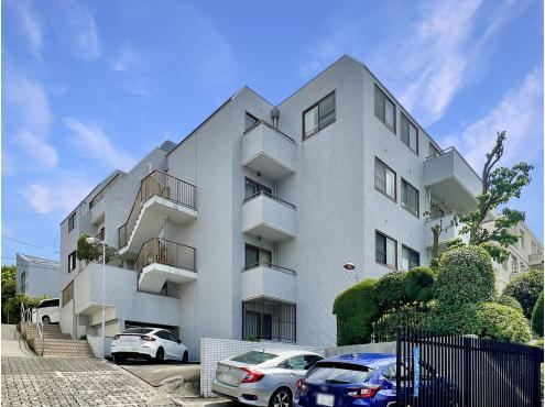 3LDK apartment in Minato Ward, Tokyo - Photo 1