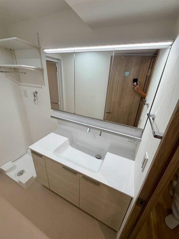 3LDK apartment in Shinjuku Ward, Tokyo - Photo 1