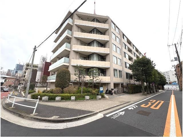 1LDK apartment in Minato Ward, Tokyo - Photo 1