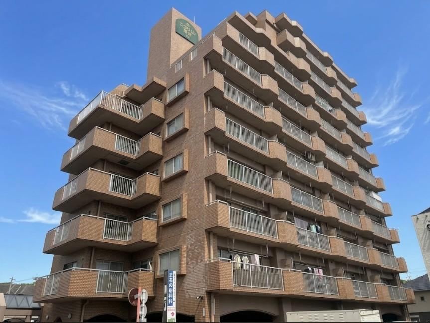 4LDK apartment in Iizuka, Fukuoka - Photo 1