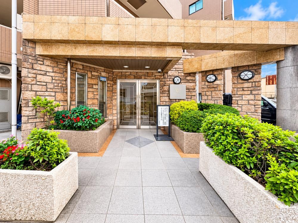 2LDK+S apartment in Adachi Ward, Tokyo - Photo 1