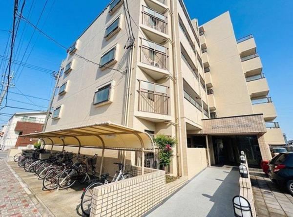 3LDK apartment in Minato Ward, Nagoya, Aichi - Photo 1