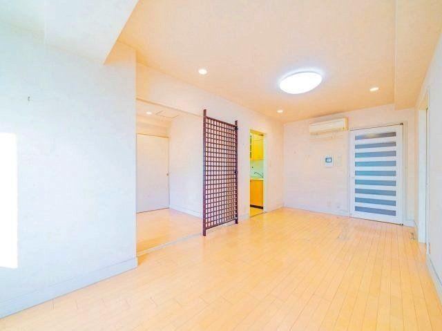 2LDK apartment in Minato Ward, Tokyo - Photo 1