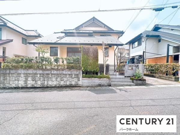 4LDK house in Otsu, Shiga - Photo 1