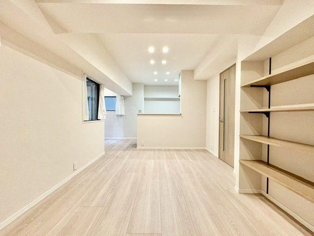 2LDK apartment in Minato Ward, Tokyo - Photo 1