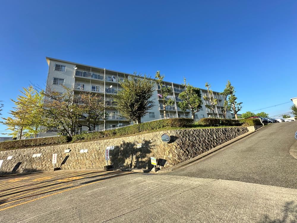 4DK+S apartment in Tarumi Ward, Kobe, Hyogo - Photo 1