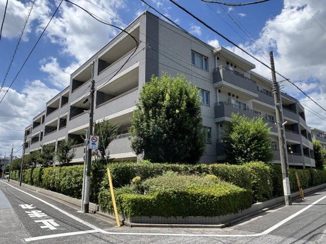 2LDK+S apartment in Nerima Ward, Tokyo - Photo 1
