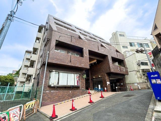 2LDK apartment in Shinjuku Ward, Tokyo - Photo 1