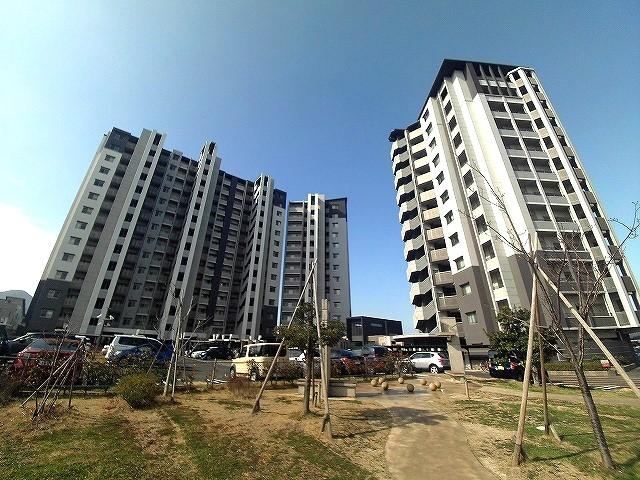 3LDK apartment in Moji Ward, Kitakyushu, Fukuoka - Photo 1