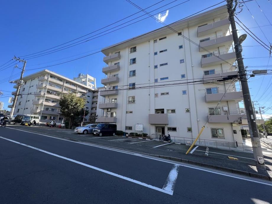 2LDK apartment in Tsurumi Ward, Yokohama, Kanagawa - Photo 1