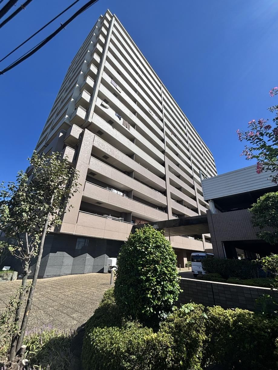 4LDK apartment in Asaka, Saitama - Photo 1