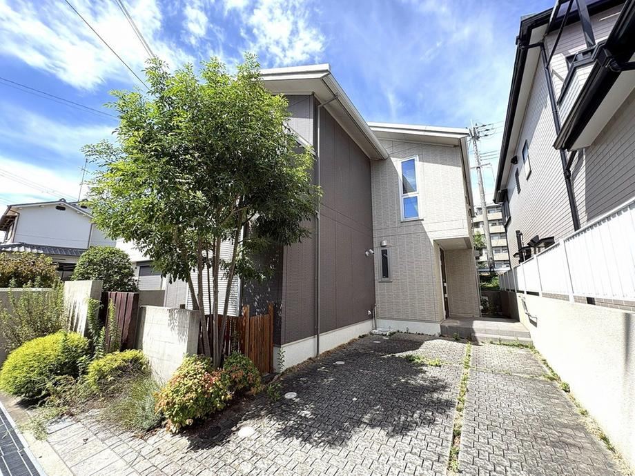 4LDK house in Toyonaka, Osaka - Photo 1