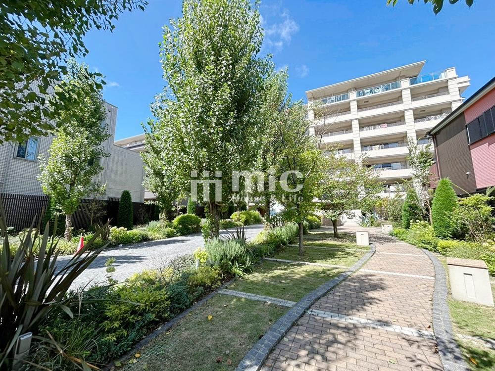3LDK apartment in Isogo Ward, Yokohama, Kanagawa - Photo 1