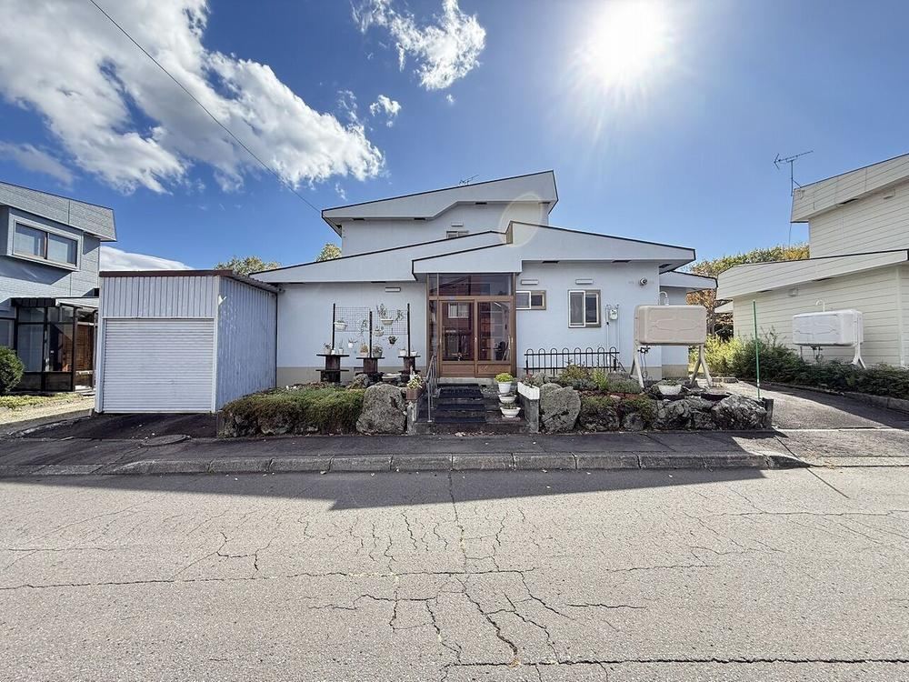 330 m² land in Chitose, Hokkaido - Photo 1