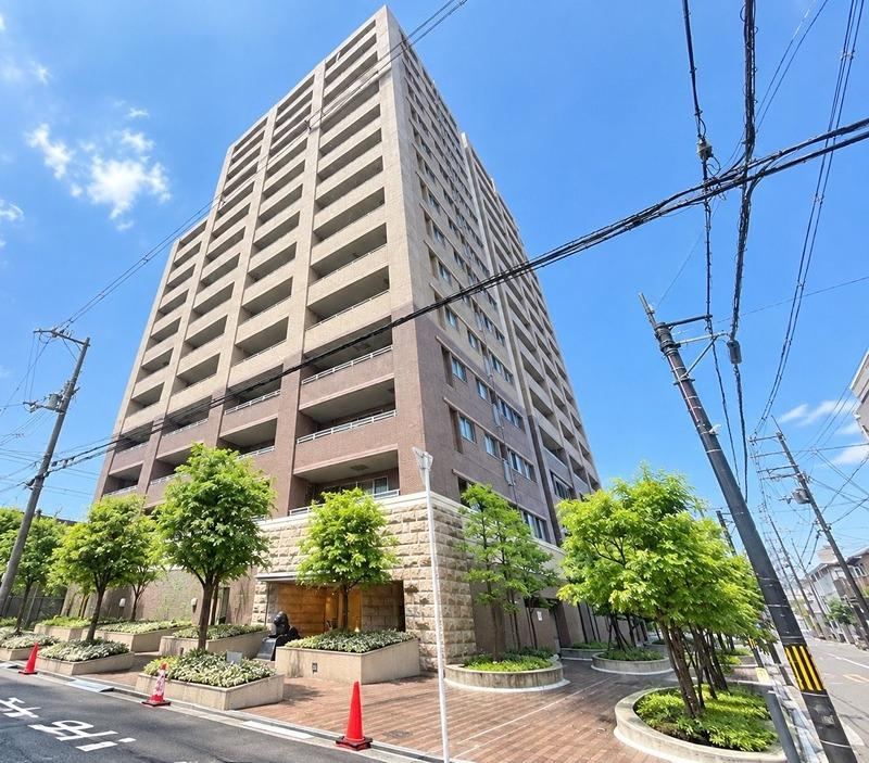 3LDK apartment in Higashiosaka, Osaka - Photo 1