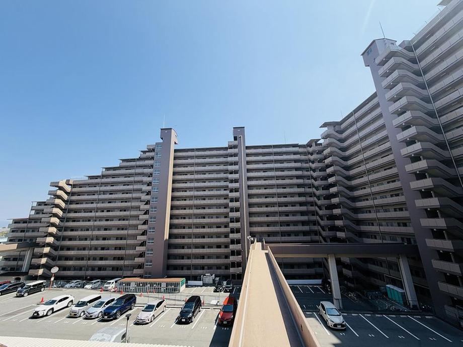 4LDK apartment in Tondabayashi, Osaka - Photo 1