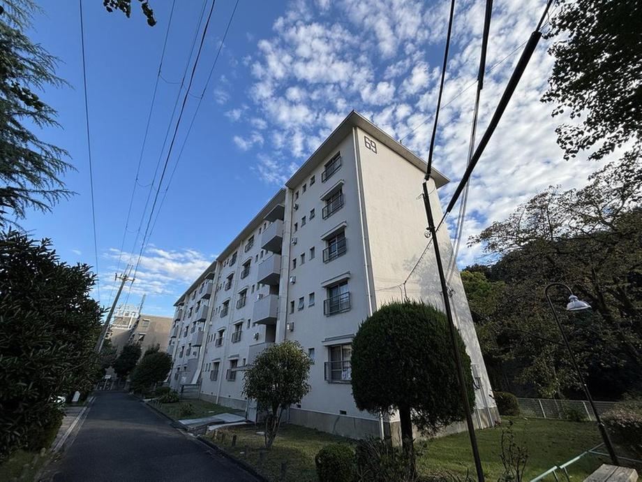 2LDK apartment in Hirakata, Osaka - Photo 1