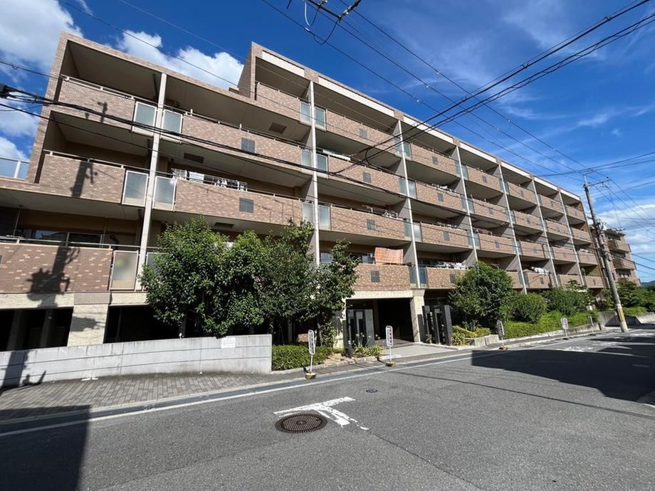 3LDK+S apartment in Hirakata, Osaka - Photo 1