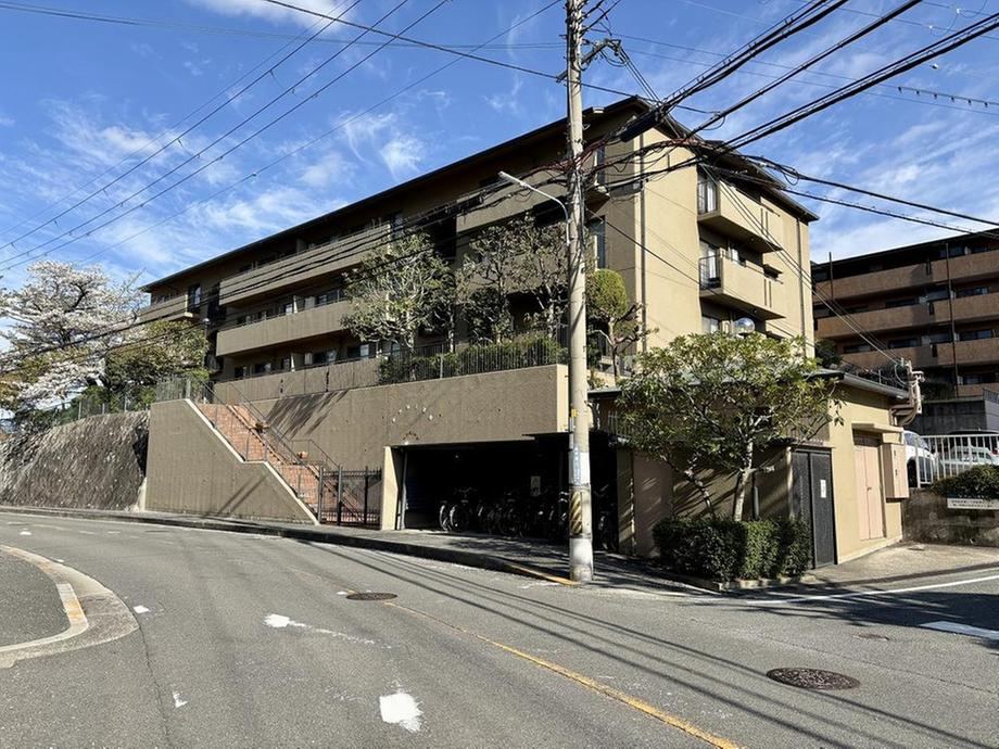 4LDK apartment in Suita, Osaka - Photo 1