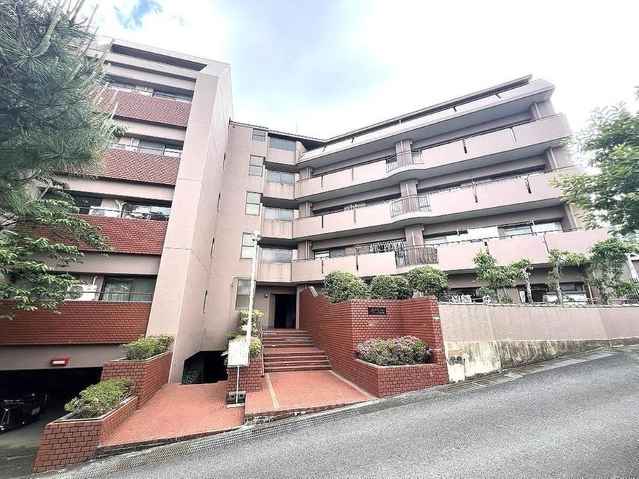 3LDK apartment in Ikoma, Nara - Photo 1