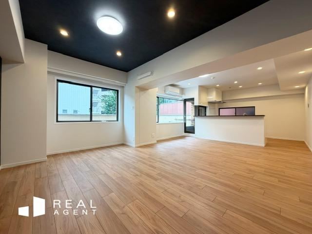 2LDK apartment in Bunkyo Ward, Tokyo - Photo 1