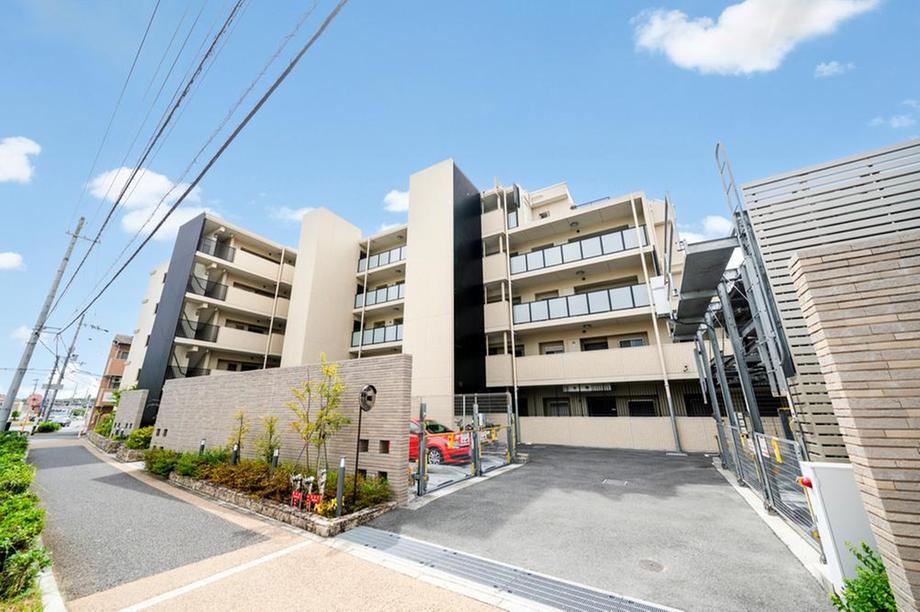 2LDK+S apartment in Ikoma, Nara - Photo 1