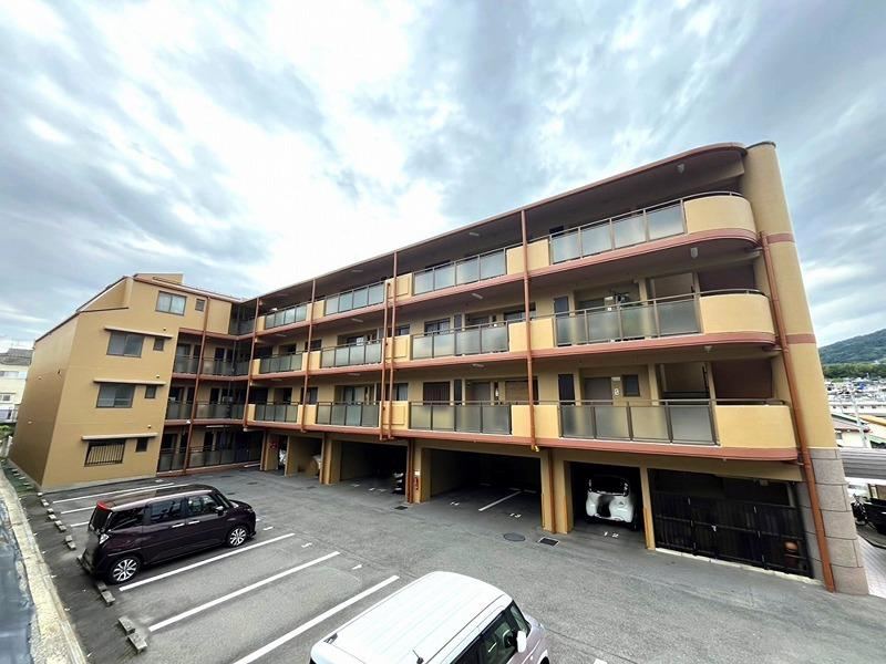 4LDK apartment in Ikoma, Nara - Photo 1