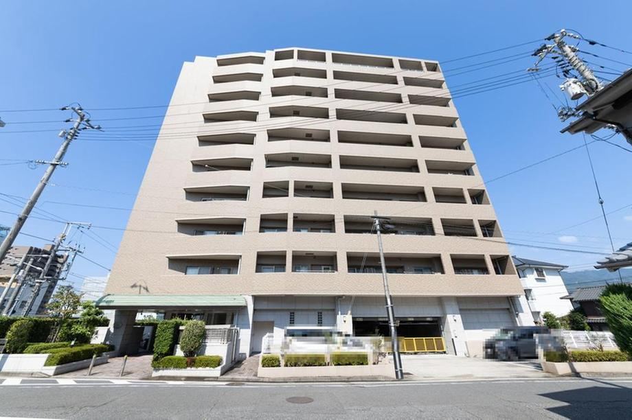 4LDK apartment in Saeki Ward, Hiroshima - Photo 1