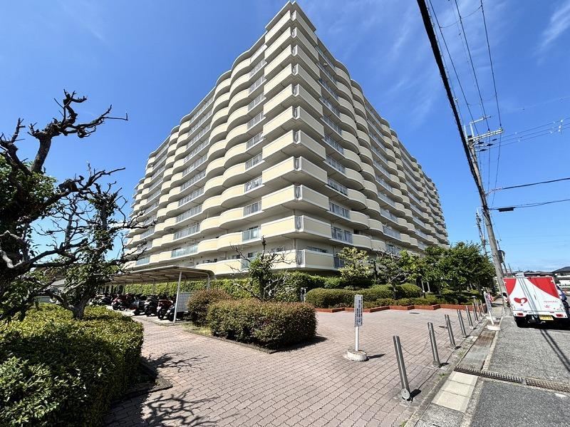 5LDK apartment in Kusatsu, Shiga - Photo 1