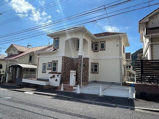 4LDK house in Hatsukaichi, Hiroshima - Photo 1
