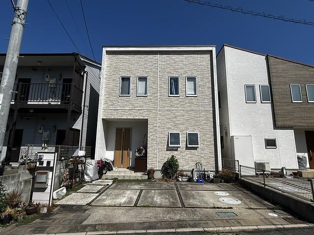 4LDK+S house in Hatsukaichi, Hiroshima - Photo 1