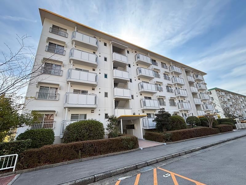 3DK+S apartment in Suma Ward, Kobe, Hyogo - Photo 1
