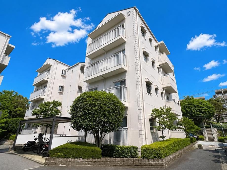 3LDK apartment in Kita Ward, Kobe, Hyogo - Photo 1