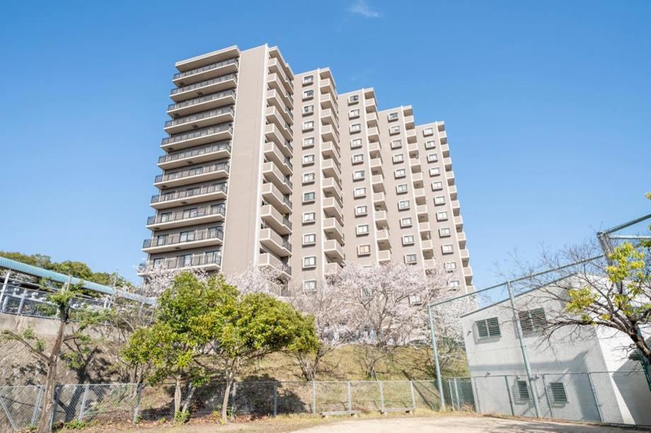 3LDK apartment in Asakita Ward, Hiroshima - Photo 1