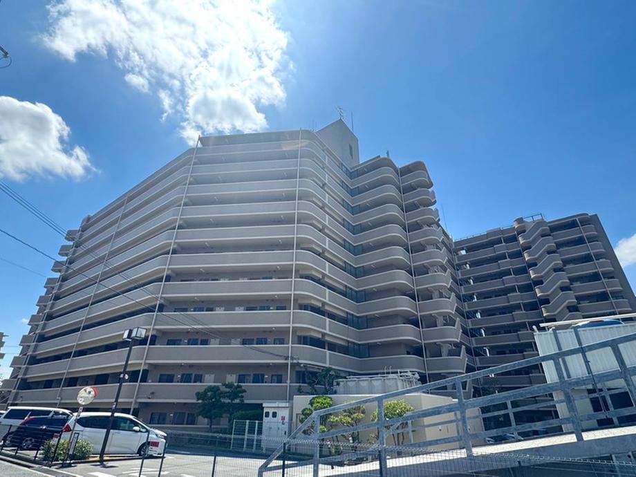 3LDK apartment in Higashiosaka, Osaka - Photo 1