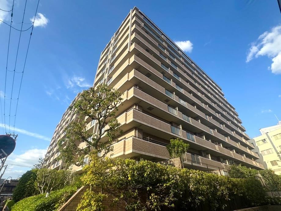 3LDK apartment in Higashiosaka, Osaka - Photo 1