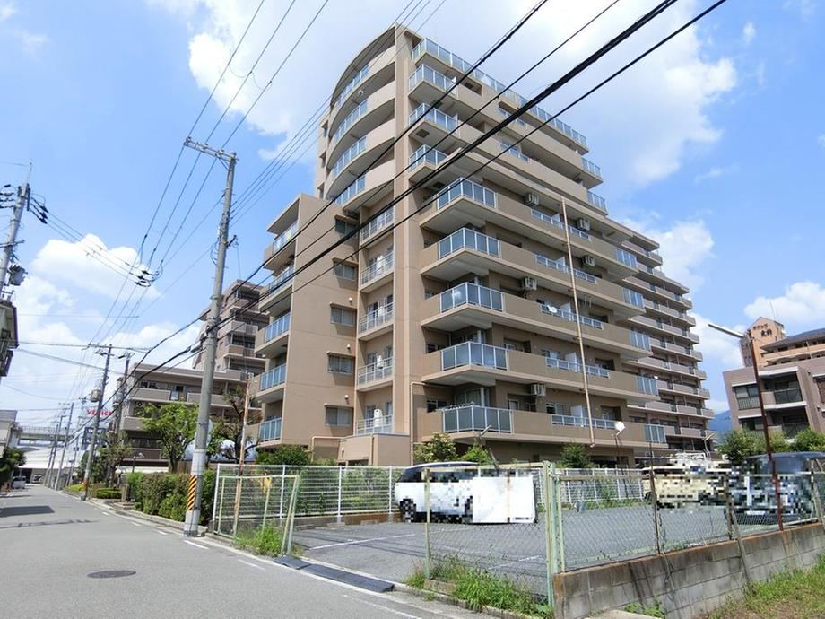 3LDK apartment in Higashiosaka, Osaka - Photo 1