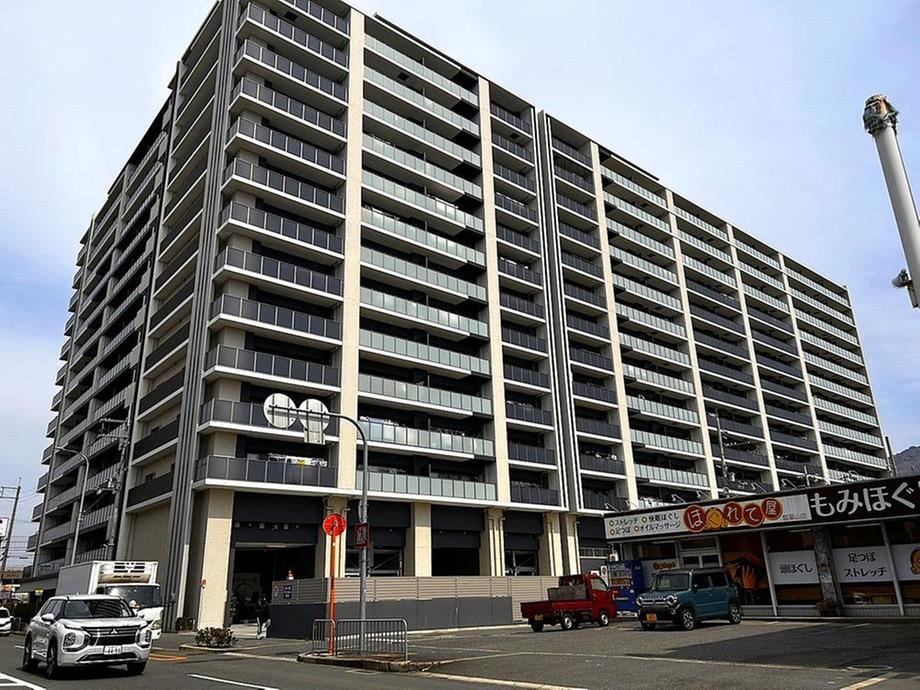 2LDK apartment in Higashiosaka, Osaka - Photo 1