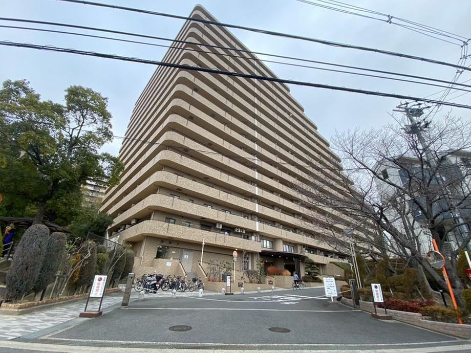 3LDK apartment in Suita, Osaka - Photo 1