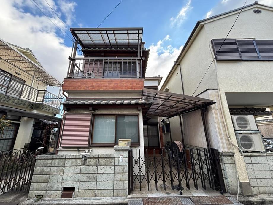 4LDK house in Yao, Osaka - Photo 1