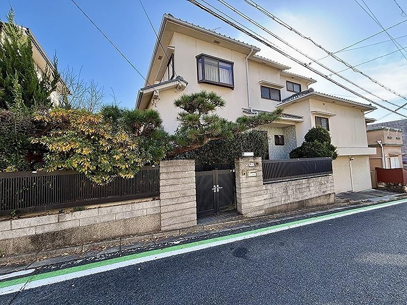 6LDK+S house in Kashiwara, Osaka - Photo 1