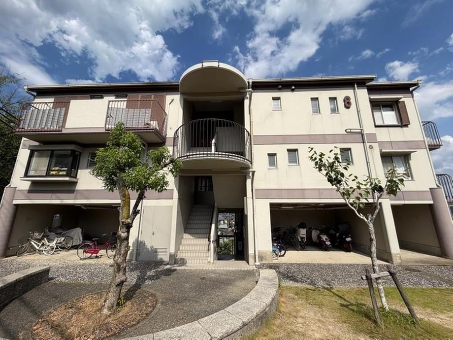 2LDK apartment in Shijonawate, Osaka - Photo 1