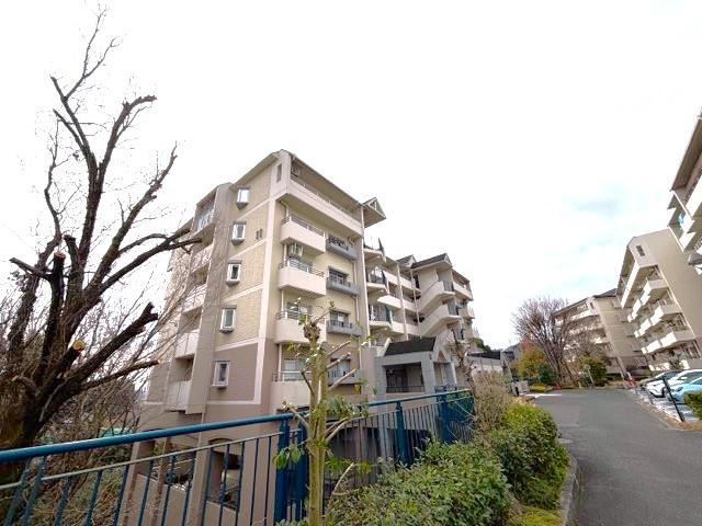 3LDK apartment in Shijonawate, Osaka - Photo 1