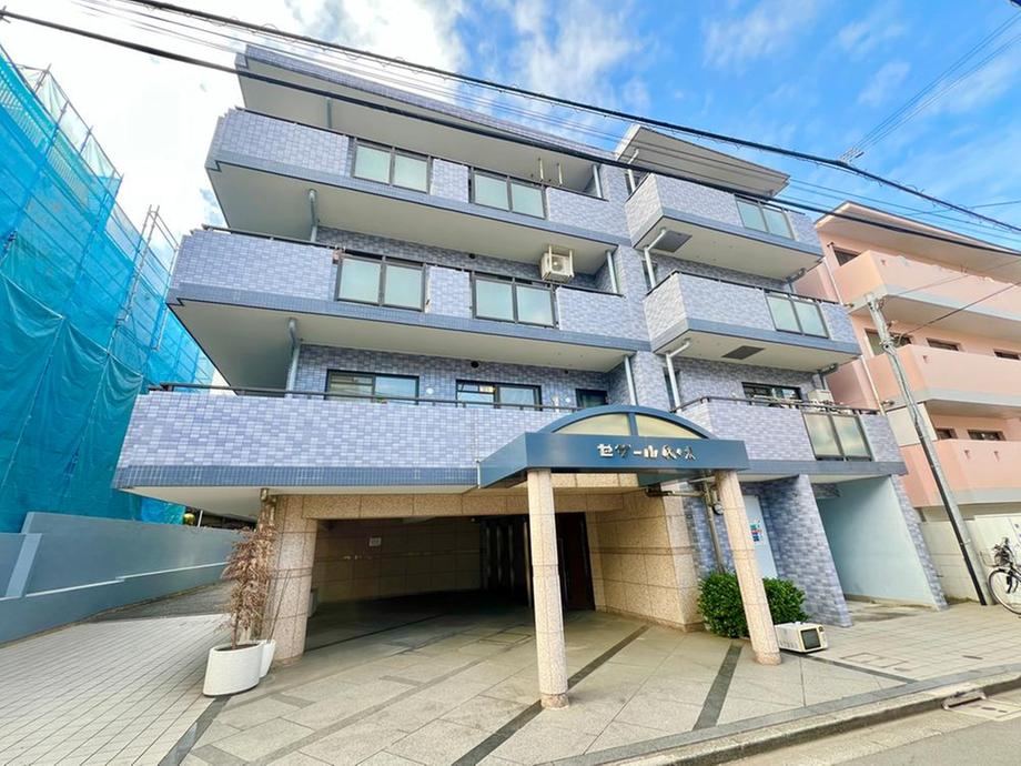 2LDK apartment in Shibuya Ward, Tokyo - Photo 1