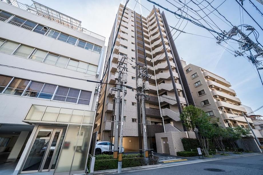 4LDK apartment in Naka Ward, Hiroshima - Photo 1