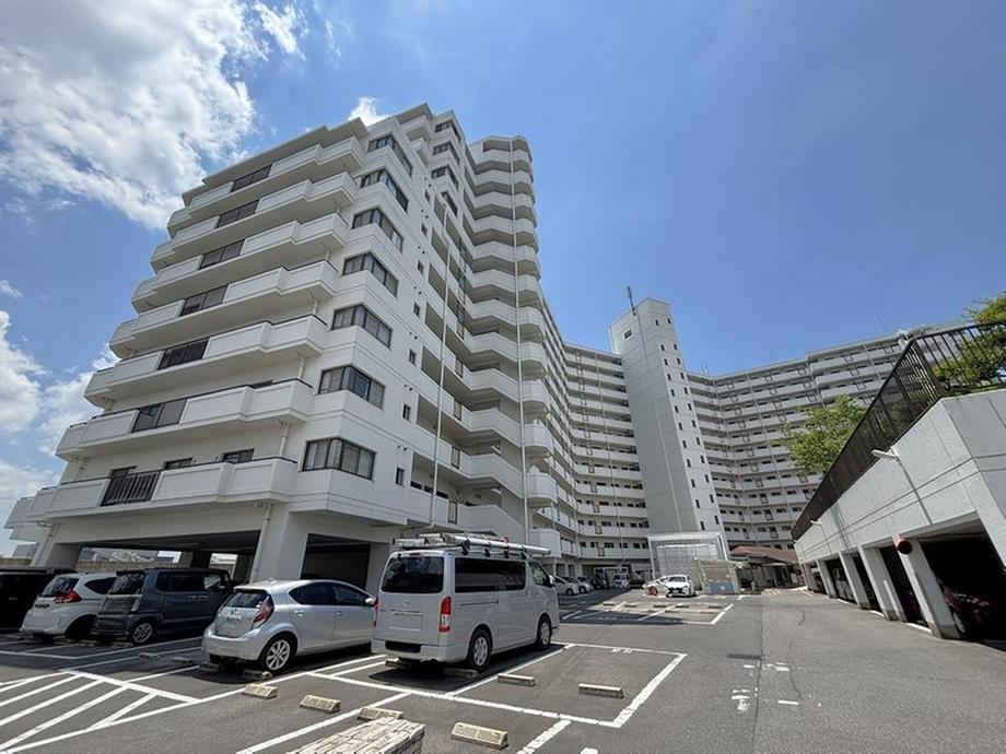 4LDK apartment in Naka Ward, Hiroshima - Photo 1