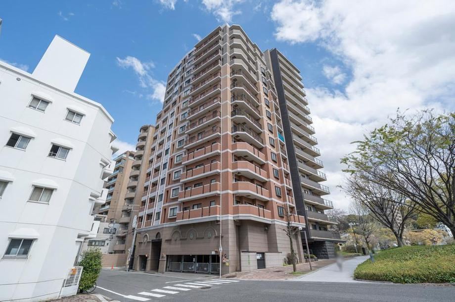 2LDK apartment in Naka Ward, Hiroshima - Photo 1